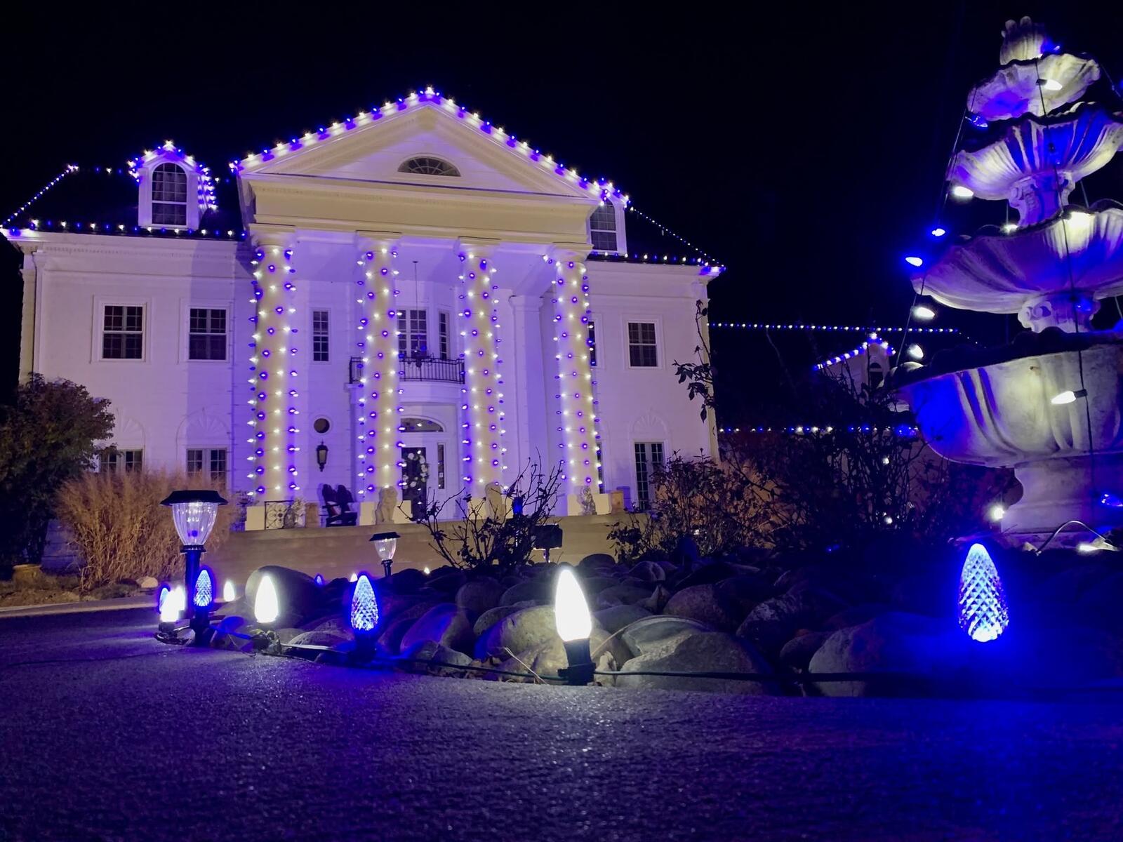 Columns in blue